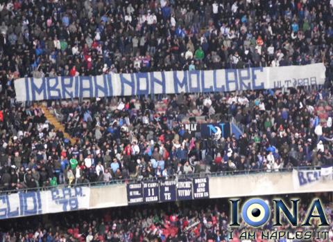 striscione imbriani LIVE  45  Napoli Chievo 0 0, manca solo il gol agli azzurri