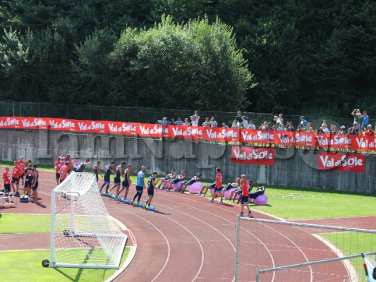 tifosi assistono allenamento napoli